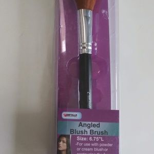 ANGLED BLUSH BRUSH